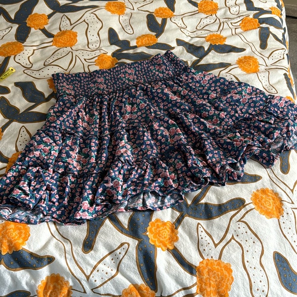 American Eagle Rose print mini skirt